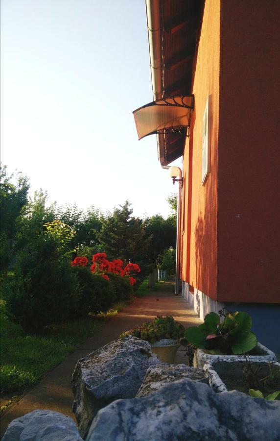 Kuca Za Odmor Mirni Kutak Vukovar Bagian luar foto